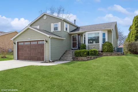6613 Oak Tree Trl, Woodridge, IL 60517