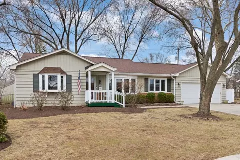108 Triton Ln, Naperville, IL 60540