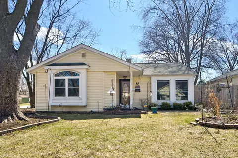 2101 Crane Ct, Rolling Meadows, IL 60008