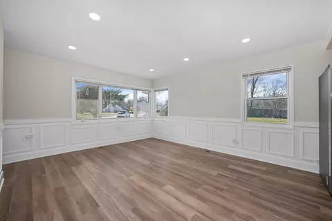 Living - 30 Apache St, Park Forest, IL 60466 photo 4 of 5
