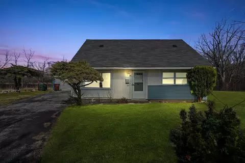 30 Apache St, Park Forest, IL 60466