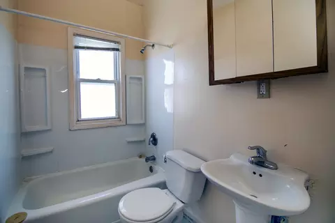 Bath - 604 S Poplar Ave, Kankakee, IL 60901 photo 2 of 2