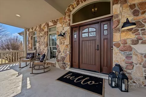 1050 Pebble Beach Ct, Geneva, IL 60134