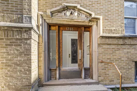 1701 W Wallen Ave #2A, Chicago, IL 60626