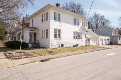 Exterior - 601 E Washington St, Bloomington, IL 61701 photo 2 of 4