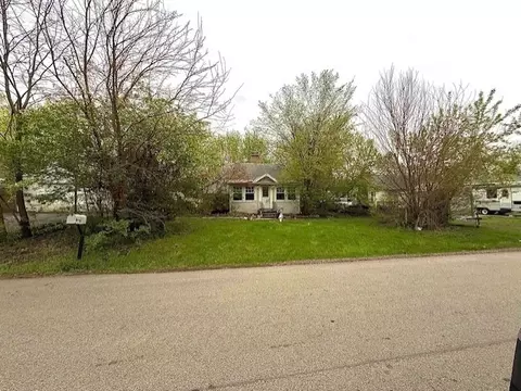 7425 South Dr, Wonder Lake, IL 60097