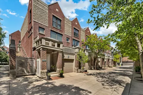 2757 N Wayne Ave #B, Chicago, IL 60614