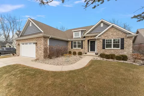 71 Braemar Dr, Valparaiso, IN 46385