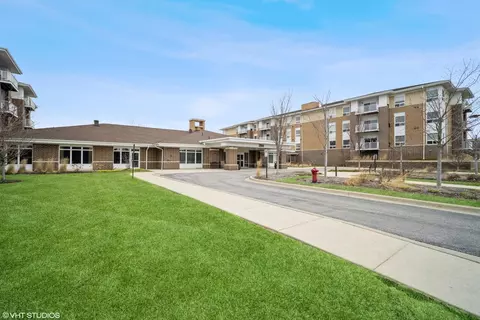 2150 Founders Dr #P107, Northbrook, IL 60062