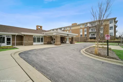 2150 Founders Dr #P108, Northbrook, IL 60062