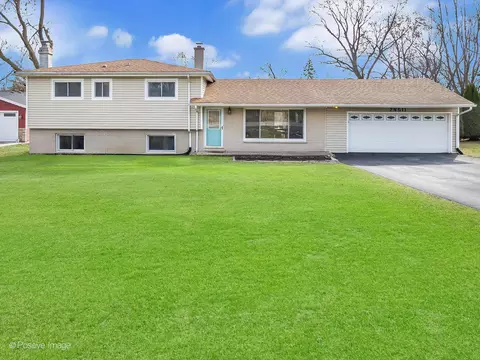 2 N511 Pleasant Ave, Glen Ellyn, IL 60137