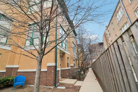 255 South Blvd #17, Oak Park, IL 60302