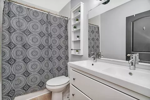 Bath - 760 2nd Ave, Morris, IL 60450 photo 1 of 1