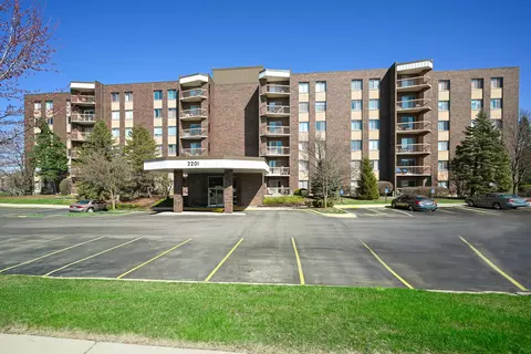 2201 S Grace St #609, Lombard, IL 60148