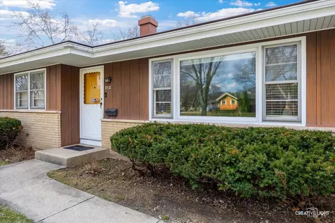 Exterior - 212 Maureen Dr, Elgin, IL 60123 photo 2 of 5