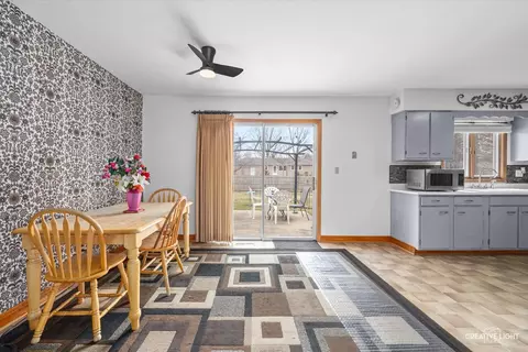 Dining - 212 Maureen Dr, Elgin, IL 60123 photo 1 of 2