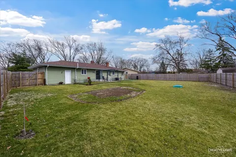 Exterior - 212 Maureen Dr, Elgin, IL 60123 photo 4 of 5