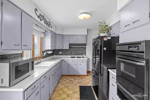 Kitchen - 212 Maureen Dr, Elgin, IL 60123 photo 1 of 3