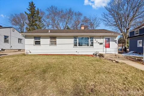 208 N Wisconsin St, Carpentersville, IL 60110