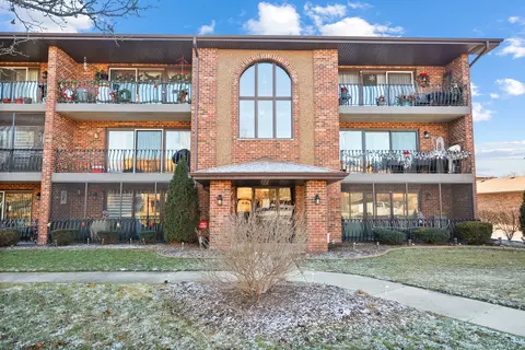 8203 W Cobblestone Dr #2A, Palos Hills, IL 60465