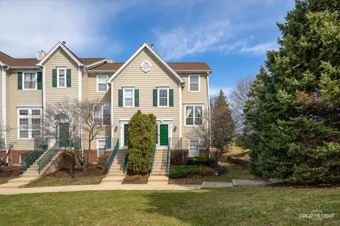 2416 Courtyard Cir #1, Aurora, IL 60506