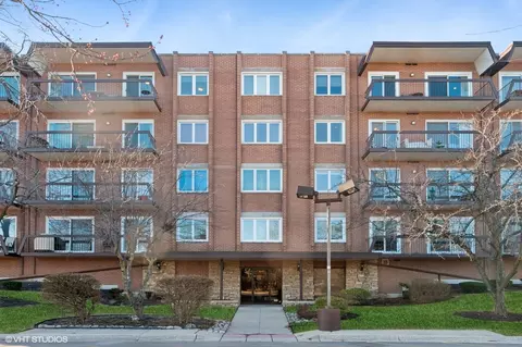 8101 W Courte Dr #405, Niles, IL 60714