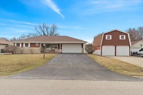 1915 Sprucewood Ln, Lindenhurst, IL 60046
