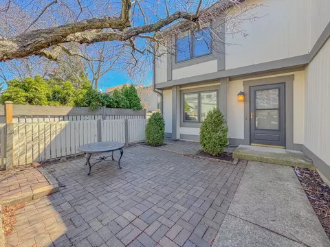 Exterior - 127 Honeysuckle Ct, Rolling Meadows, IL 60008 photo 5 of 8