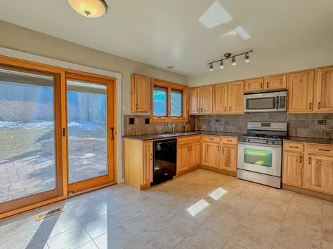 Kitchen - 127 Honeysuckle Ct, Rolling Meadows, IL 60008 photo 1 of 3