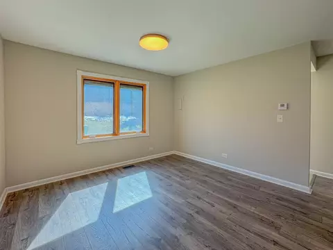 Living - 127 Honeysuckle Ct, Rolling Meadows, IL 60008 photo 4 of 5