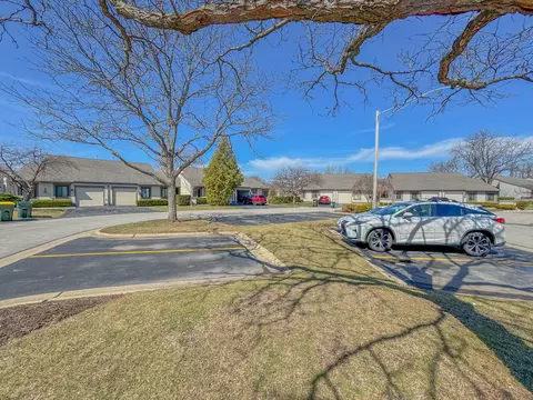 Exterior - 127 Honeysuckle Ct, Rolling Meadows, IL 60008 photo 6 of 8