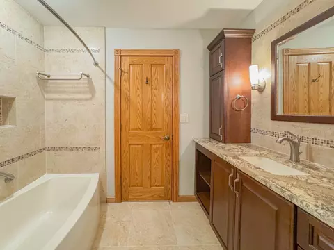 Bath - 127 Honeysuckle Ct, Rolling Meadows, IL 60008 photo 3 of 5