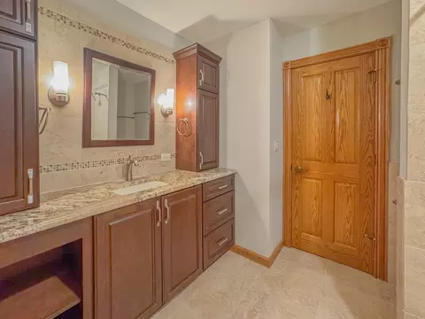 Bath - 127 Honeysuckle Ct, Rolling Meadows, IL 60008 photo 4 of 5