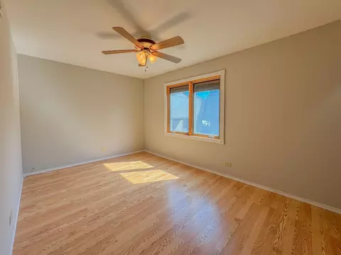 Bedroom - 127 Honeysuckle Ct, Rolling Meadows, IL 60008 photo 6 of 7