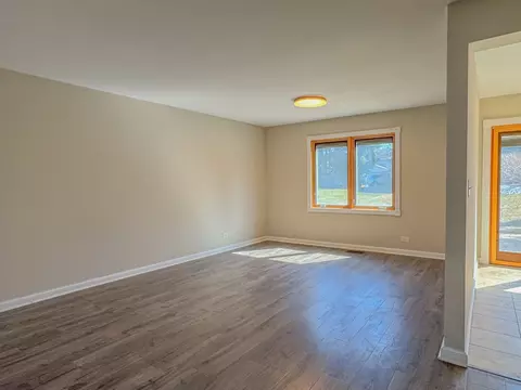 Living - 127 Honeysuckle Ct, Rolling Meadows, IL 60008 photo 5 of 5