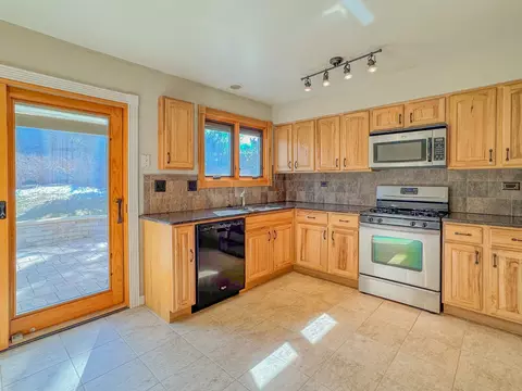 Kitchen - 127 Honeysuckle Ct, Rolling Meadows, IL 60008 photo 3 of 3
