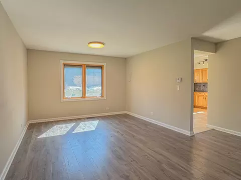 Living - 127 Honeysuckle Ct, Rolling Meadows, IL 60008 photo 1 of 5