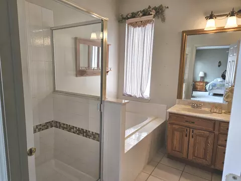 Bath - 21453 W Juniper Ct, Plainfield, IL 60544 photo 2 of 4