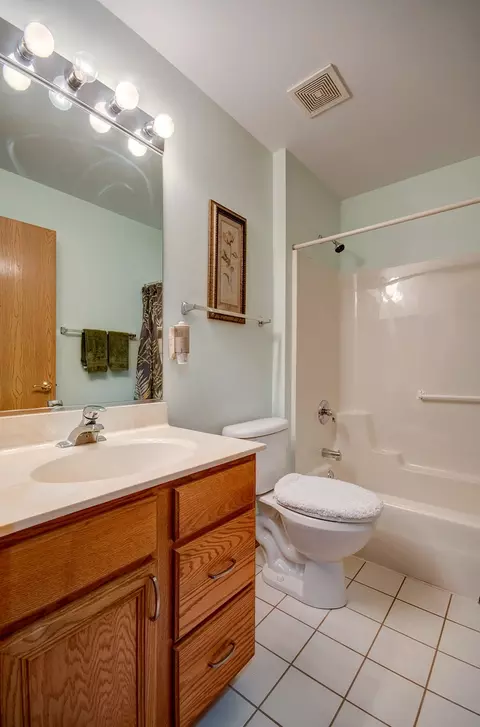 Bath - 1732 Willow Circle Dr, Crest Hill, IL 60403 photo 3 of 3