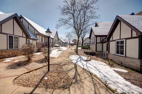 Exterior - 1732 Willow Circle Dr, Crest Hill, IL 60403 photo 2 of 2