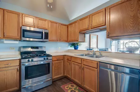 Kitchen - 1732 Willow Circle Dr, Crest Hill, IL 60403 photo 1 of 2