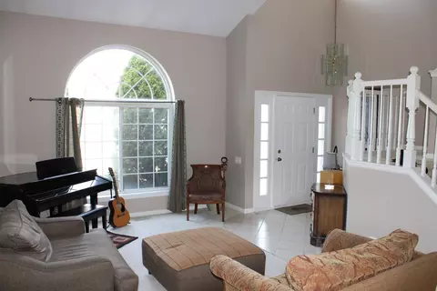 Entry Way - Undisclosed, Bartlett, IL 60103 photo 2 of 4