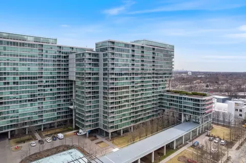 9655 Woods Dr #2002, Skokie, IL 60077