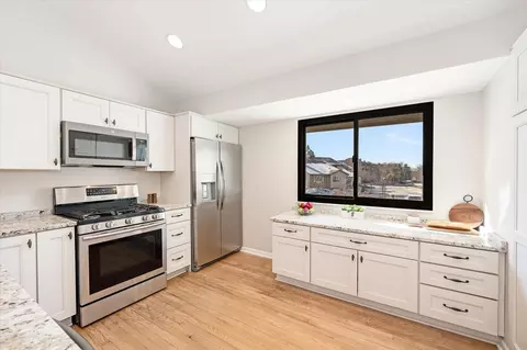 Kitchen - 46 Portwine Rd, Willowbrook, IL 60527 photo 1 of 3