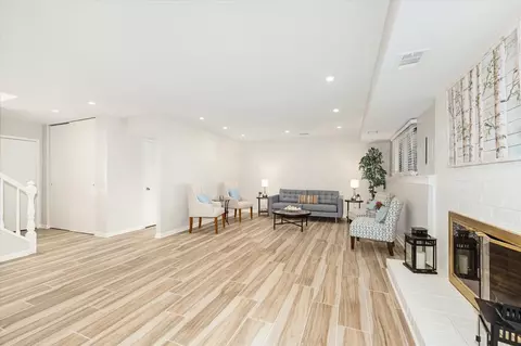 Living - 46 Portwine Rd, Willowbrook, IL 60527 photo 6 of 9