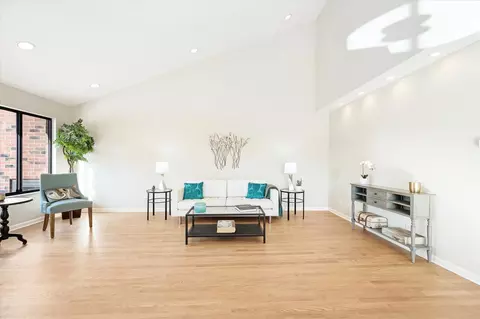Living - 46 Portwine Rd, Willowbrook, IL 60527 photo 3 of 9