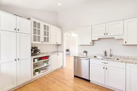 Kitchen - 46 Portwine Rd, Willowbrook, IL 60527 photo 3 of 3