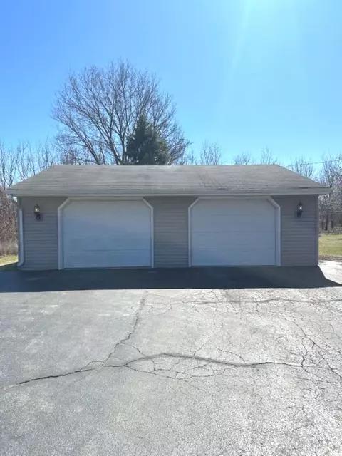 2391 E Montague Rd, Byron, IL 61010 photo 18