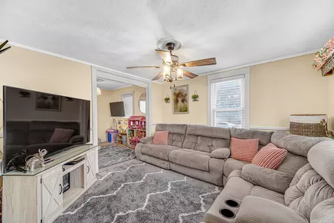 Living - 173 Orchard St, Elgin, IL 60123 photo 1 of 2