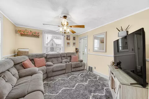Living - 173 Orchard St, Elgin, IL 60123 photo 2 of 2
